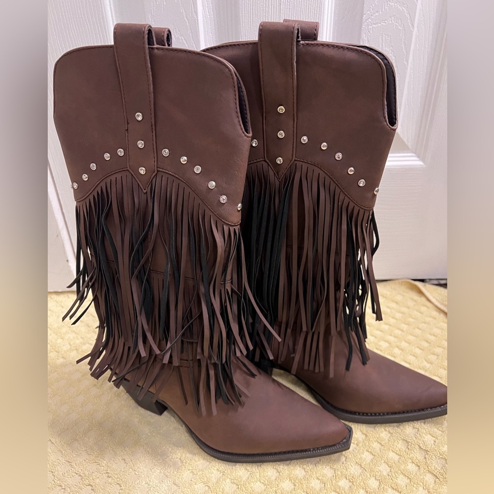 Size 6 Roper women’s cowboy boots with fringe
